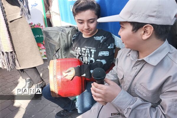 برپایی نمایشگاه فرهنگی سازمان دانش‌آموزی استان زنجان در مسیر راهپیمایی ۲۲بهمن