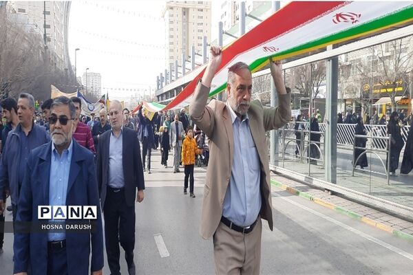 مراسم باشکوه ۲۲بهمن در جوار امام مهربانی‌ها
