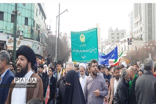 مراسم باشکوه ۲۲بهمن در جوار امام مهربانی‌ها