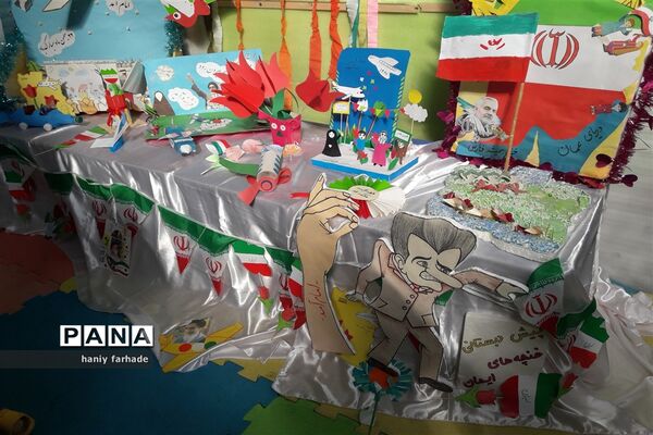 بر‌پای نمایشگاه مهد‌انقلاب ‌به‌مناسبت ۲۲بهمن‌