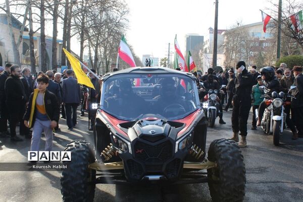 گام‌های استوار مردم آمل در چهل و پنجمین فجر انقلاب