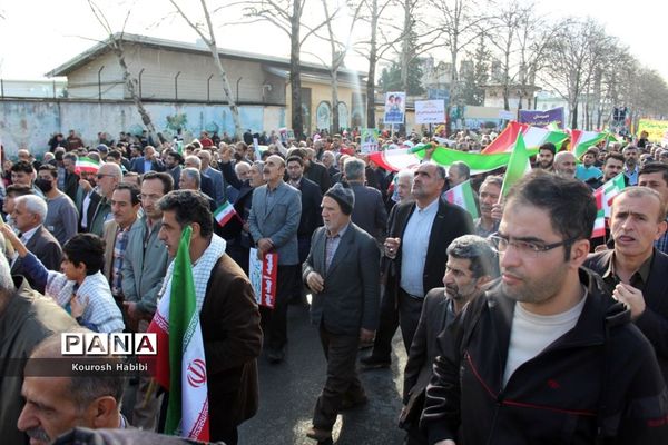 گام‌های استوار مردم آمل در چهل و پنجمین فجر انقلاب