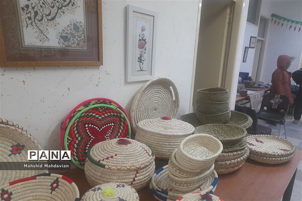 آیین افتتاحیه نمایشگاه صنایع‌دستی در شهر آستانه