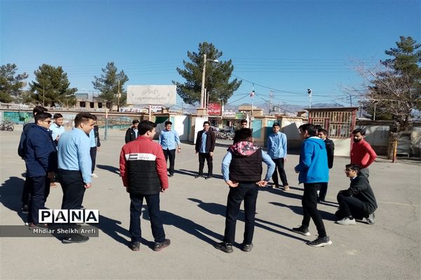 برگزاری مسابقات ورزشی دبیرستان نمونه آیت الله خامنه‌ای کاشمر