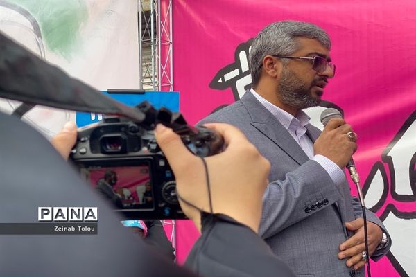 حضور پرشور مردم و مسئولان مشهدی در غرفه میدان ۱۴ صفر دو