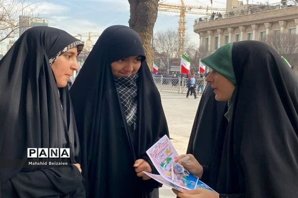 حضور پرشور مردم و مسئولان مشهدی در غرفه میدان ۱۴ صفر دو