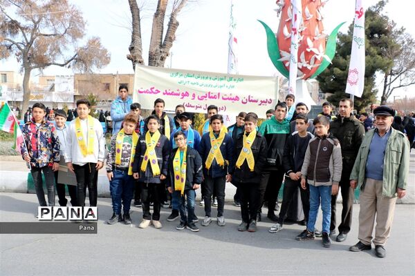 حضور اعضای سازمان دانش‌آموزی استان مرکزی در راهپیمایی ۲۲ بهمن