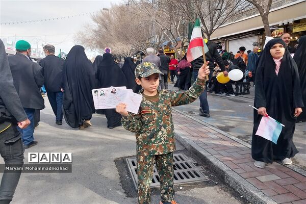 راهپیمایی باشکوه یوم الله ۲۲ بهمن در جوار حرم مطهر رضوی