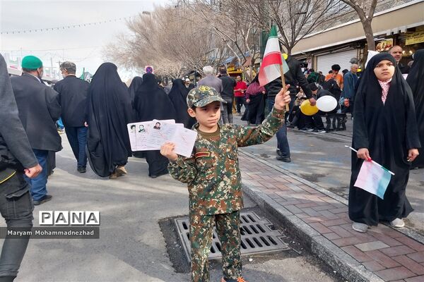 راهپیمایی باشکوه یوم الله ۲۲ بهمن در جوار حرم مطهر رضوی
