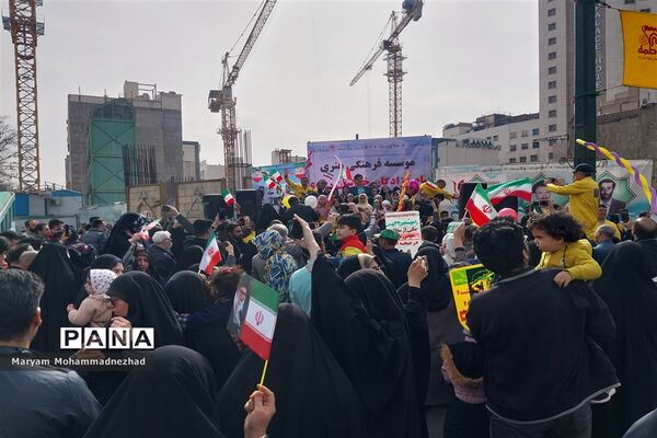 راهپیمایی باشکوه یوم الله ۲۲ بهمن در جوار حرم مطهر رضوی