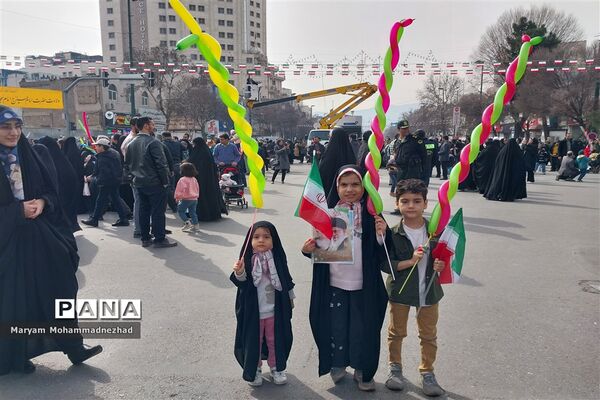 راهپیمایی باشکوه یوم الله ۲۲ بهمن در جوار حرم مطهر رضوی