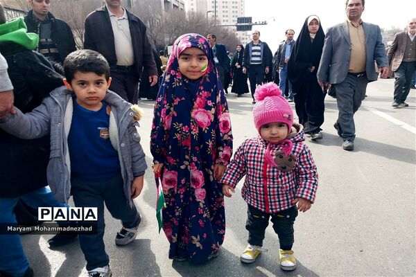 راهپیمایی باشکوه یوم الله ۲۲ بهمن در جوار حرم مطهر رضوی