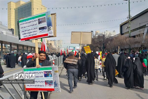 راهپیمایی باشکوه یوم الله ۲۲ بهمن در جوار حرم مطهر رضوی