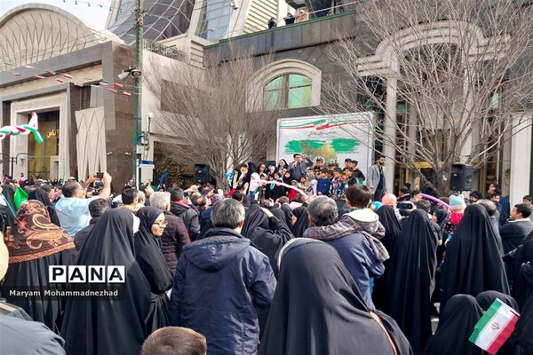 راهپیمایی باشکوه یوم الله ۲۲ بهمن در جوار حرم مطهر رضوی