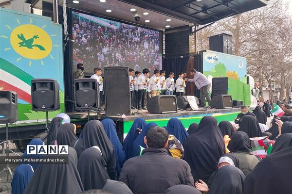 راهپیمایی باشکوه یوم الله ۲۲ بهمن در جوار حرم مطهر رضوی