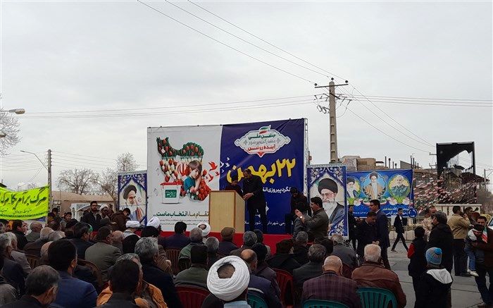 مردم بردسیر پرشورتر از همیشه به صحنه آمدند/فیلم