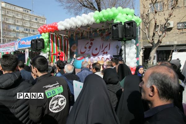 غرفه انقلاب در راهپیمایی 22 بهمن