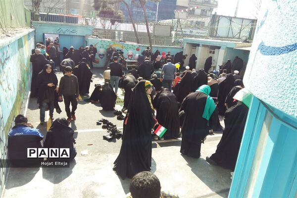 غرفه انقلاب در راهپیمایی 22 بهمن