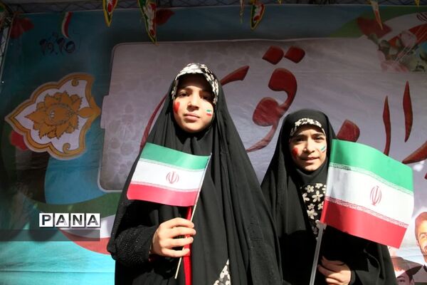غرفه انقلاب در راهپیمایی 22 بهمن