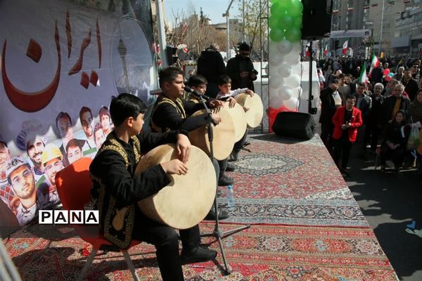 غرفه انقلاب در راهپیمایی 22 بهمن