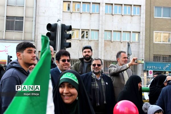 غرفه انقلاب در راهپیمایی 22 بهمن
