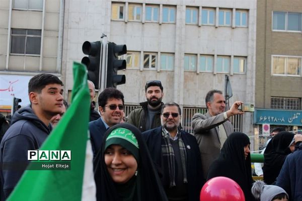 غرفه انقلاب در راهپیمایی 22 بهمن