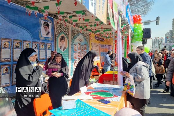 غرفه انقلاب در راهپیمایی 22 بهمن
