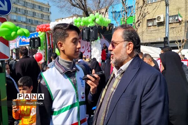 غرفه انقلاب در راهپیمایی 22 بهمن
