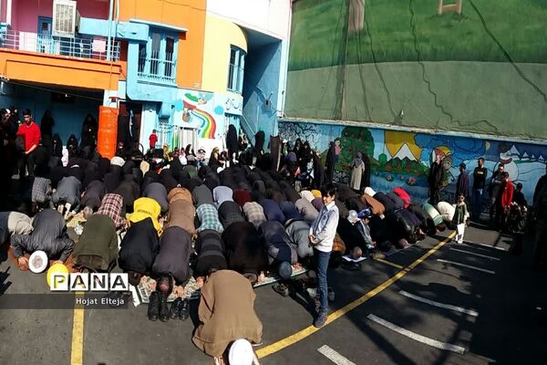 غرفه انقلاب در راهپیمایی 22 بهمن