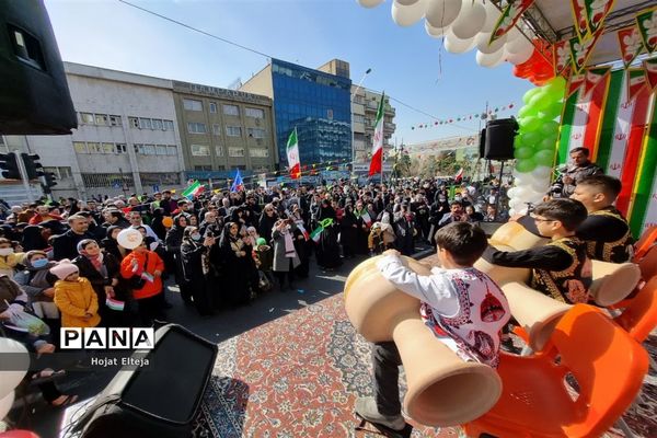 غرفه انقلاب در راهپیمایی 22 بهمن