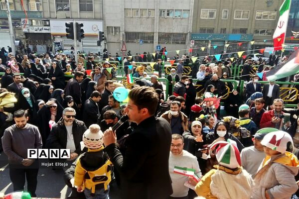 غرفه انقلاب در راهپیمایی 22 بهمن