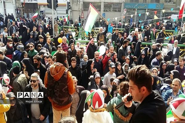 غرفه انقلاب در راهپیمایی 22 بهمن