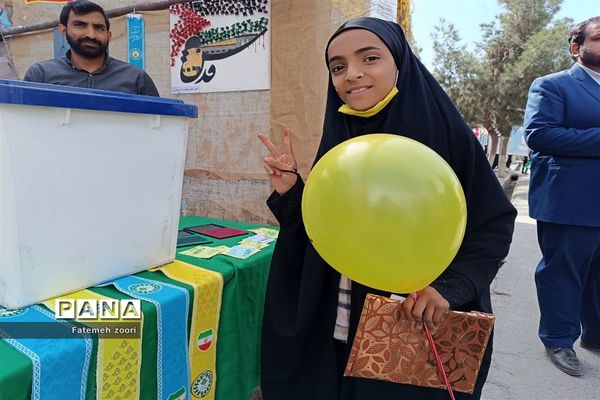 حضور دانش‌آموزان زاهدانی در راهپیمایی ۲۲ بهمن