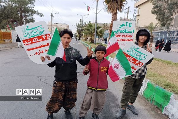 حضور دانش‌آموزان زاهدانی در راهپیمایی ۲۲ بهمن