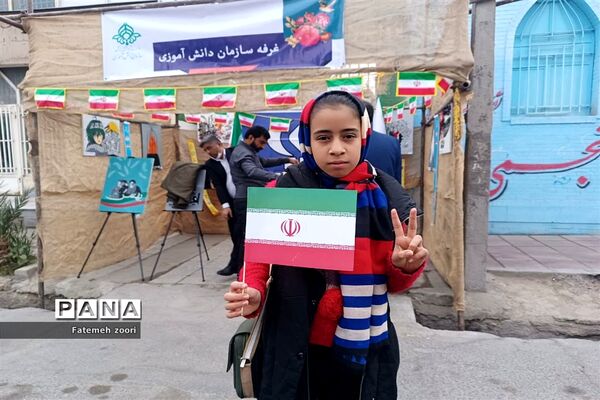 حضور دانش‌آموزان زاهدانی در راهپیمایی ۲۲ بهمن