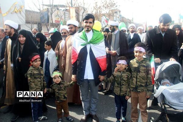 راهپیمایی یوم الله 22 بهمن در قم-1