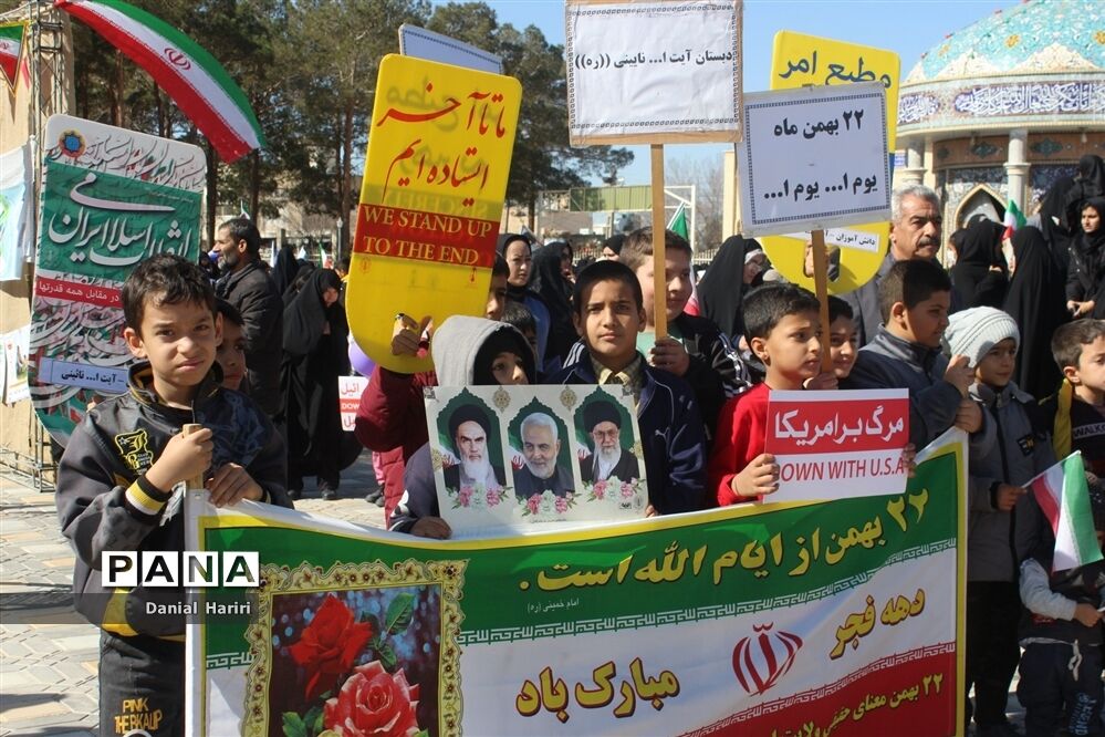 حضور مردم انقلابی نایین در راهپیمایی ۲۲ بهمن