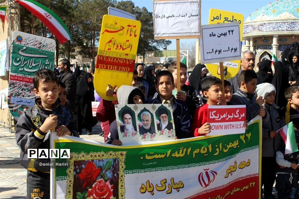حضور مردم انقلابی نایین در راهپیمایی ۲۲ بهمن