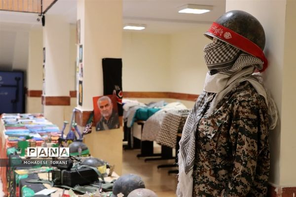 نمایشگاه دست سازه های دانش‌آموزان هنرستان منصوره خلیلی ناحیه یک بهارستان