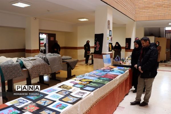 نمایشگاه دست سازه های دانش‌آموزان هنرستان منصوره خلیلی ناحیه یک بهارستان