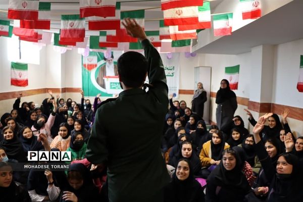 یادواره شهدای انقلاب اسلامی در آموزشگاه منصوره خلیلی ناحیه یک بهارستان