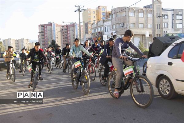 همایش دوچرخه سواری به‌مناسبت 22 بهمن