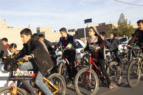 همایش دوچرخه سواری به‌مناسبت 22 بهمن