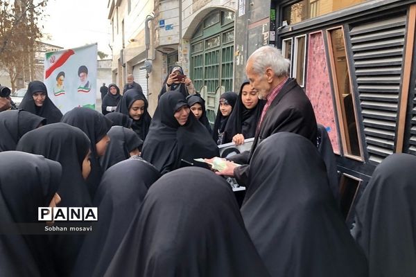 تجلیل از پدر شهیدان علی و محمد سلیمی در ناحیه دو شهرری