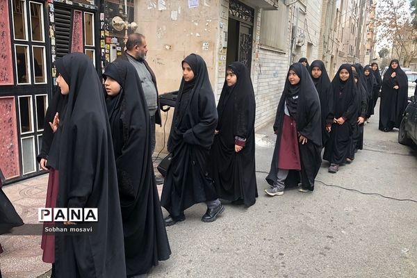 تجلیل از پدر شهیدان علی و محمد سلیمی در ناحیه دو شهرری