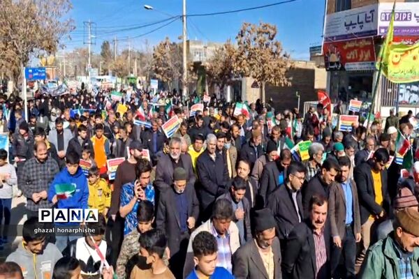 حضور گسترده مردم انقلابی شهر تیتکانلو در راهپیمایی ۲۲ بهمن ماه