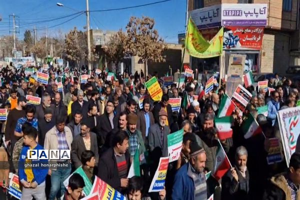 حضور گسترده مردم انقلابی شهر تیتکانلو در راهپیمایی ۲۲ بهمن ماه