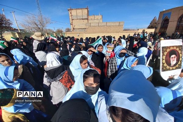 حضور گسترده مردم انقلابی شهر تیتکانلو در راهپیمایی ۲۲ بهمن ماه