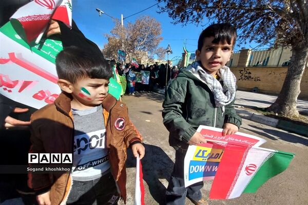 حضور گسترده مردم انقلابی شهر تیتکانلو در راهپیمایی ۲۲ بهمن ماه