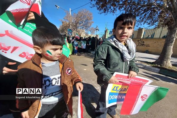 حضور گسترده مردم انقلابی شهر تیتکانلو در راهپیمایی ۲۲ بهمن ماه